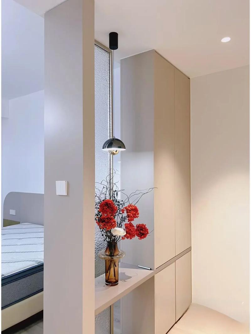 .你家的主臥床對著衛(wèi)生間門,讓你感到