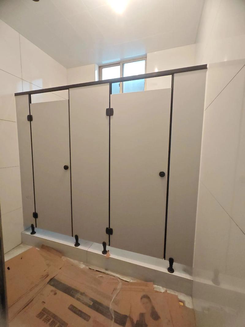 專業(yè)定制無錫公共衛(wèi)生間隔斷，打造安全、美觀、實用的空間